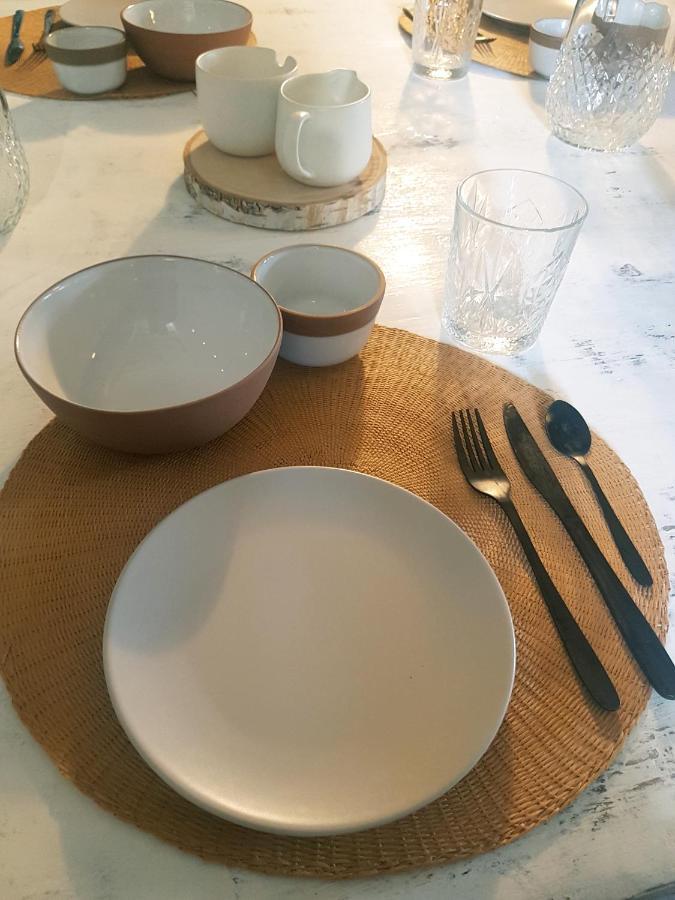 Peyo et Foodie Escou Extérieur photo