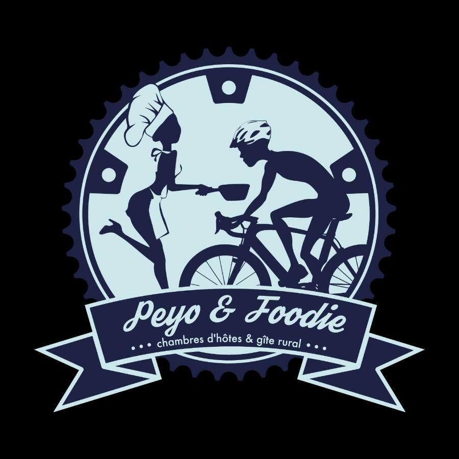 Peyo et Foodie Escou Extérieur photo